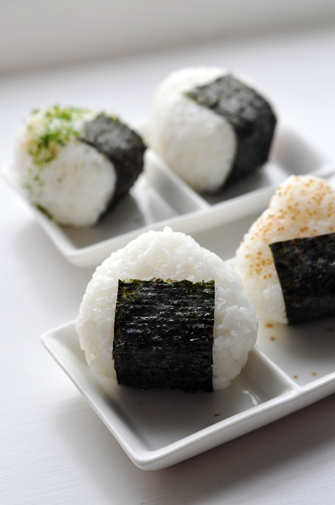 An example of Onigiri—aka stuffed rice balls—that are easy to eat on the go but are still satisfying and healthy. - tednmiki, CC BY-SA 3.0 , via Wikimedia Commons