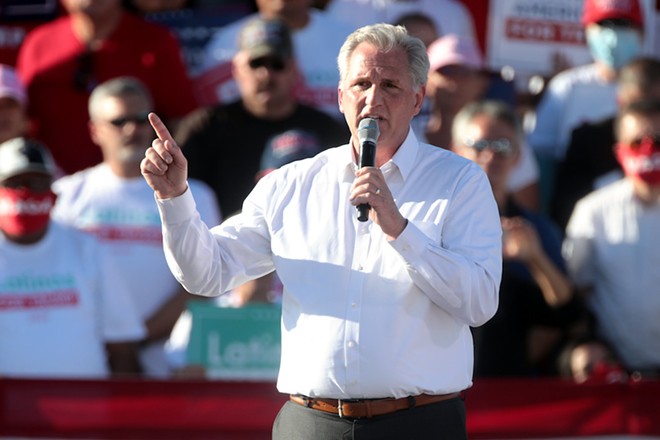 House Minority Leader Kevin McCarthy speaking with supporters of President of the United States Donald Trump at a "Make America Great Again" campaign rally at Phoenix Goodyear Airport in Goodyear, Arizona on Oct. 28, 2020. - GAGE SKIDMORE FROM PEORIA, AZ, UNITED STATES OF AMERICA / CC BY-SA (HTTPS://CREATIVECOMMONS.ORG/LICENSES/BY-SA/2.0)