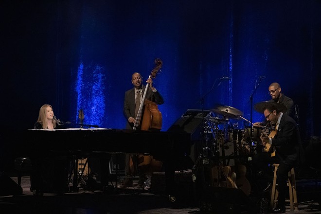 Review: Diana Krall, with a three-piece band, summons jazz predecessors during Clearwater show (2)