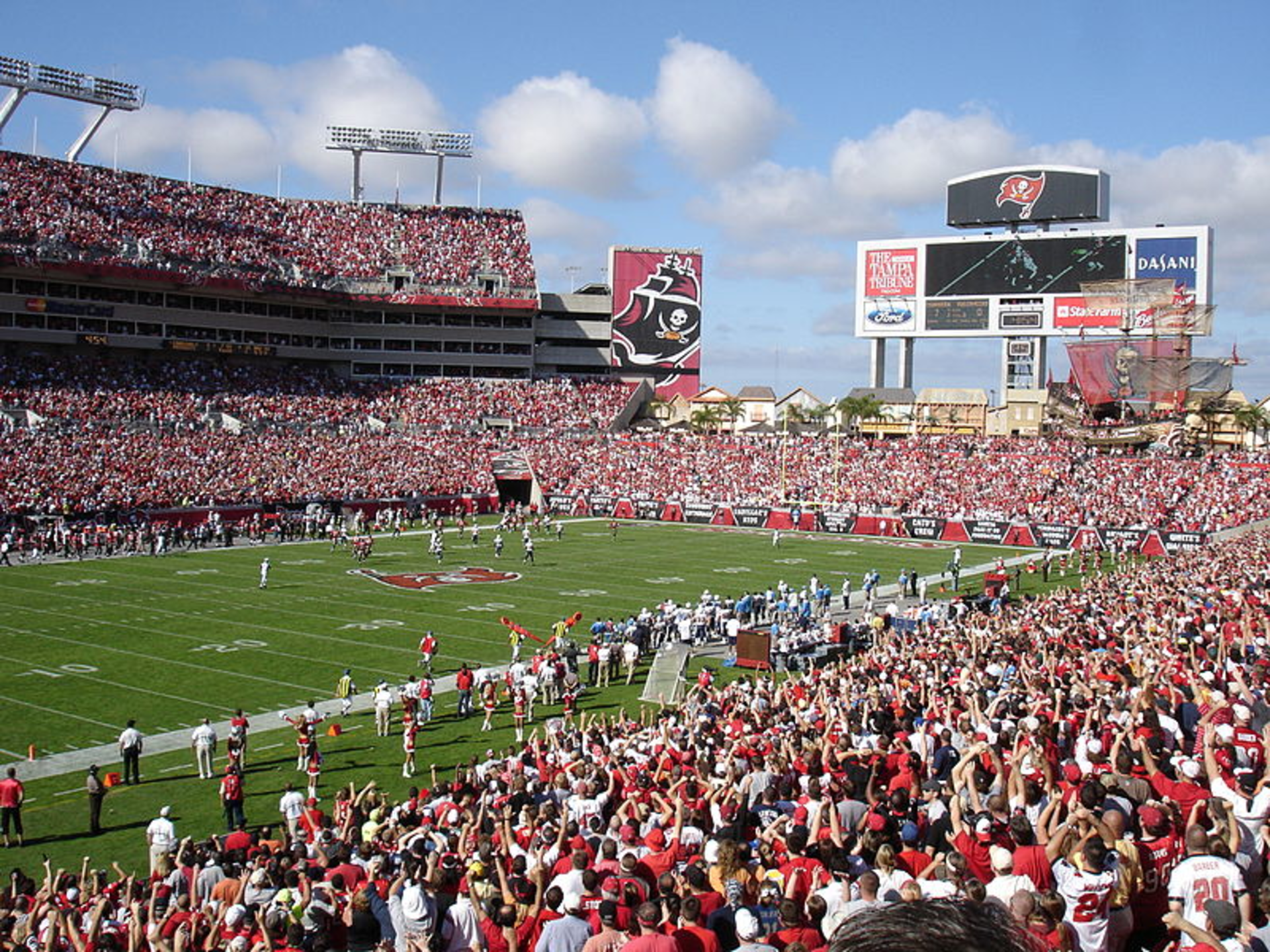 Raymond James Stadium, Tampa Bay Buccaneers football stadium - Stadiums of  Pro Football