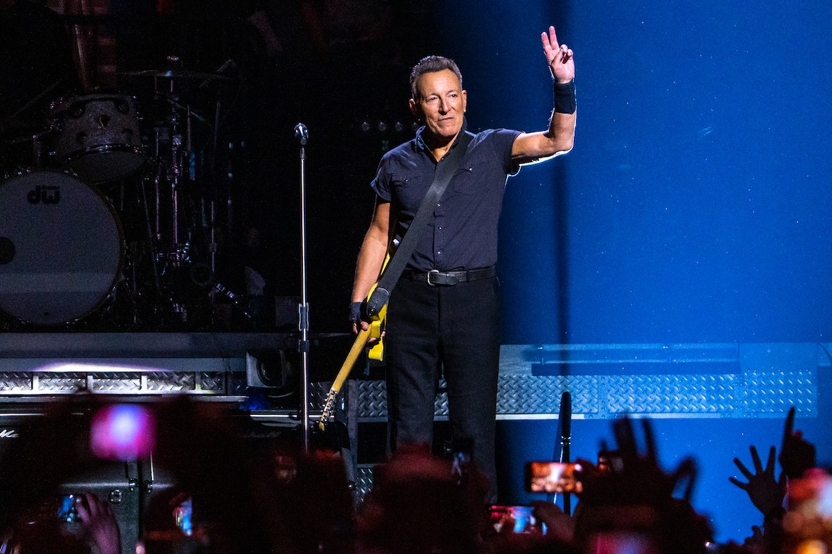 Review In Tampa, 19,000 fans revel in Bruce Springsteen's return to
