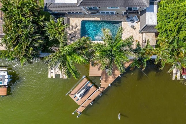 The St. Pete home of former Burger King president and UF board member John Dasburg is for sale