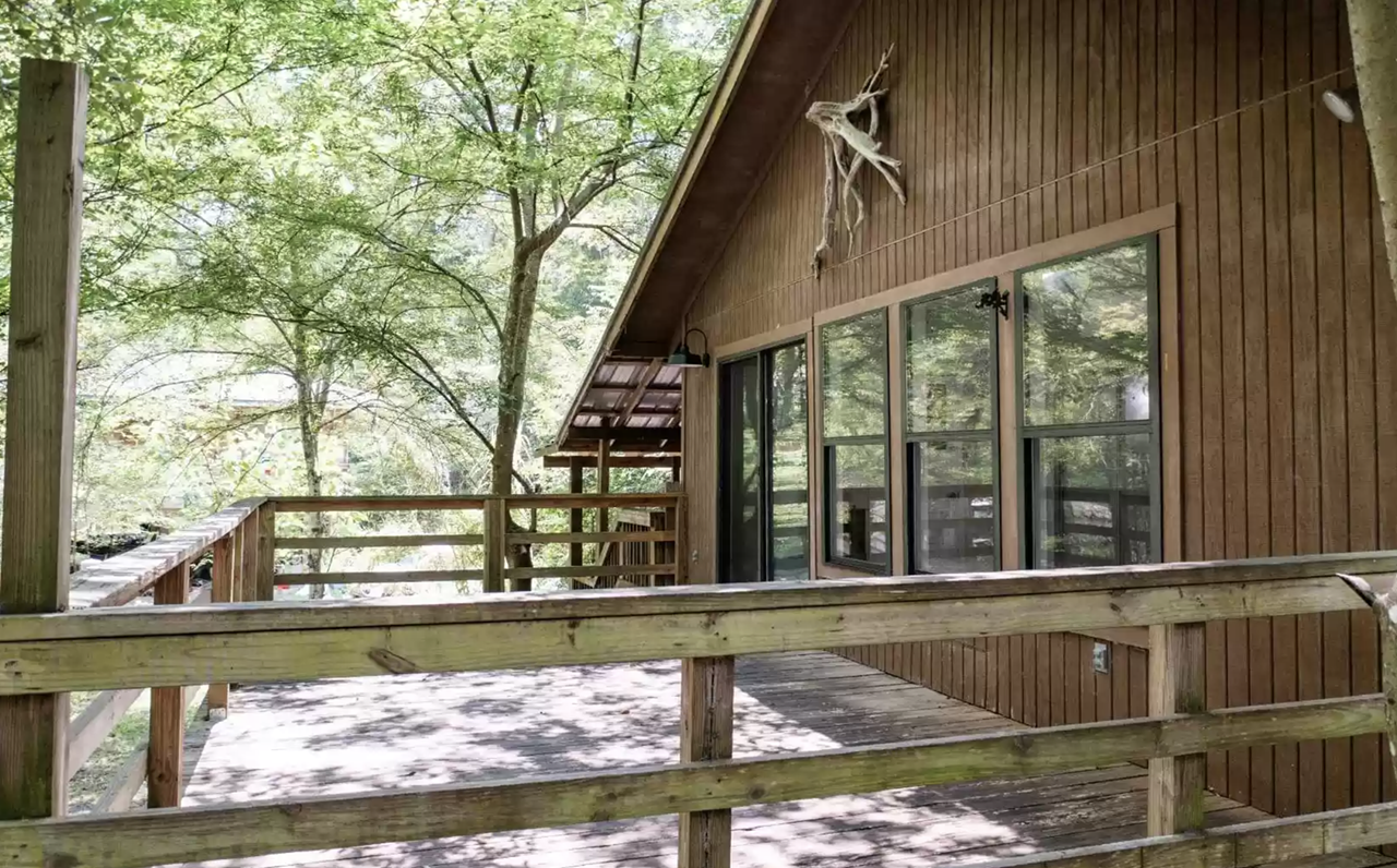 A rare spring cabin along Florida's Ichetucknee River is now on the market
