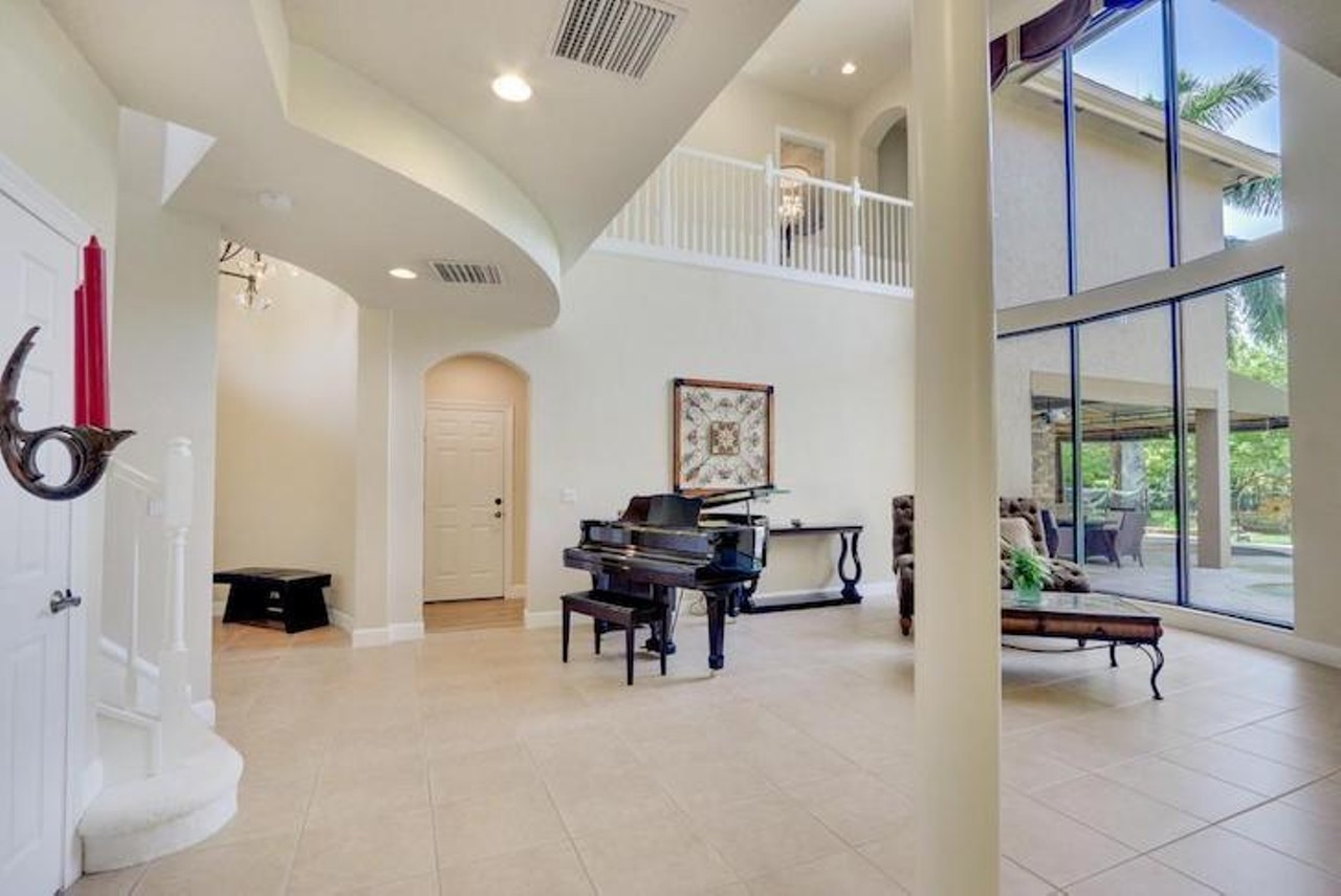 Vanilla Ice transferred this Florida home to his ex-wife for $10. She's now selling it for $800K